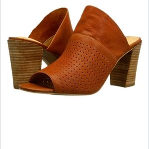 Adam Tucker Me Too Mackey Sandals